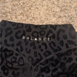 Cheetah balance leggings size large
